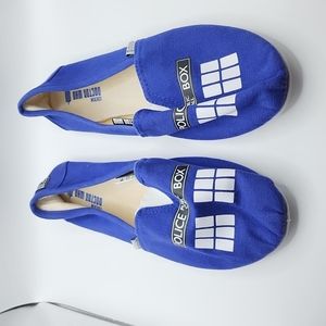 Dr. Who BBC blue, black & white size L 9-10 slip on shoes